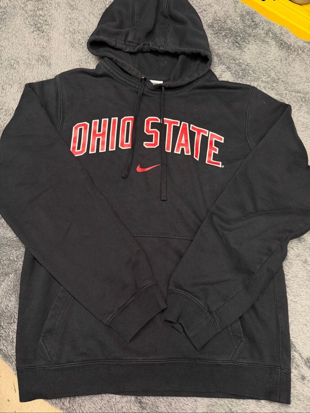 Awesome Nike Ohio State Hoodie Men’s Small in good shape!